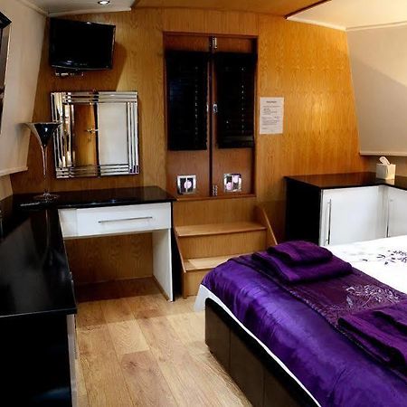 Hôtel The Joker Boat à Liverpool Extérieur photo