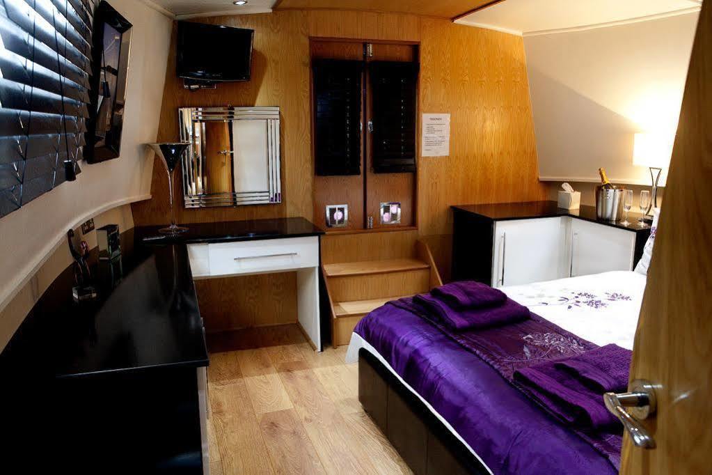 Hôtel The Joker Boat à Liverpool Extérieur photo